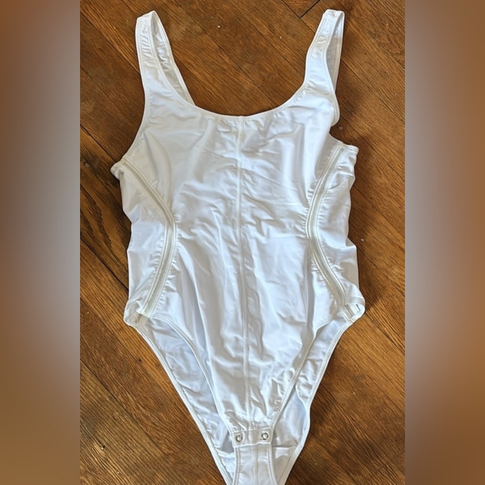 NWT Good American White Bodysuit w Nipple Covers